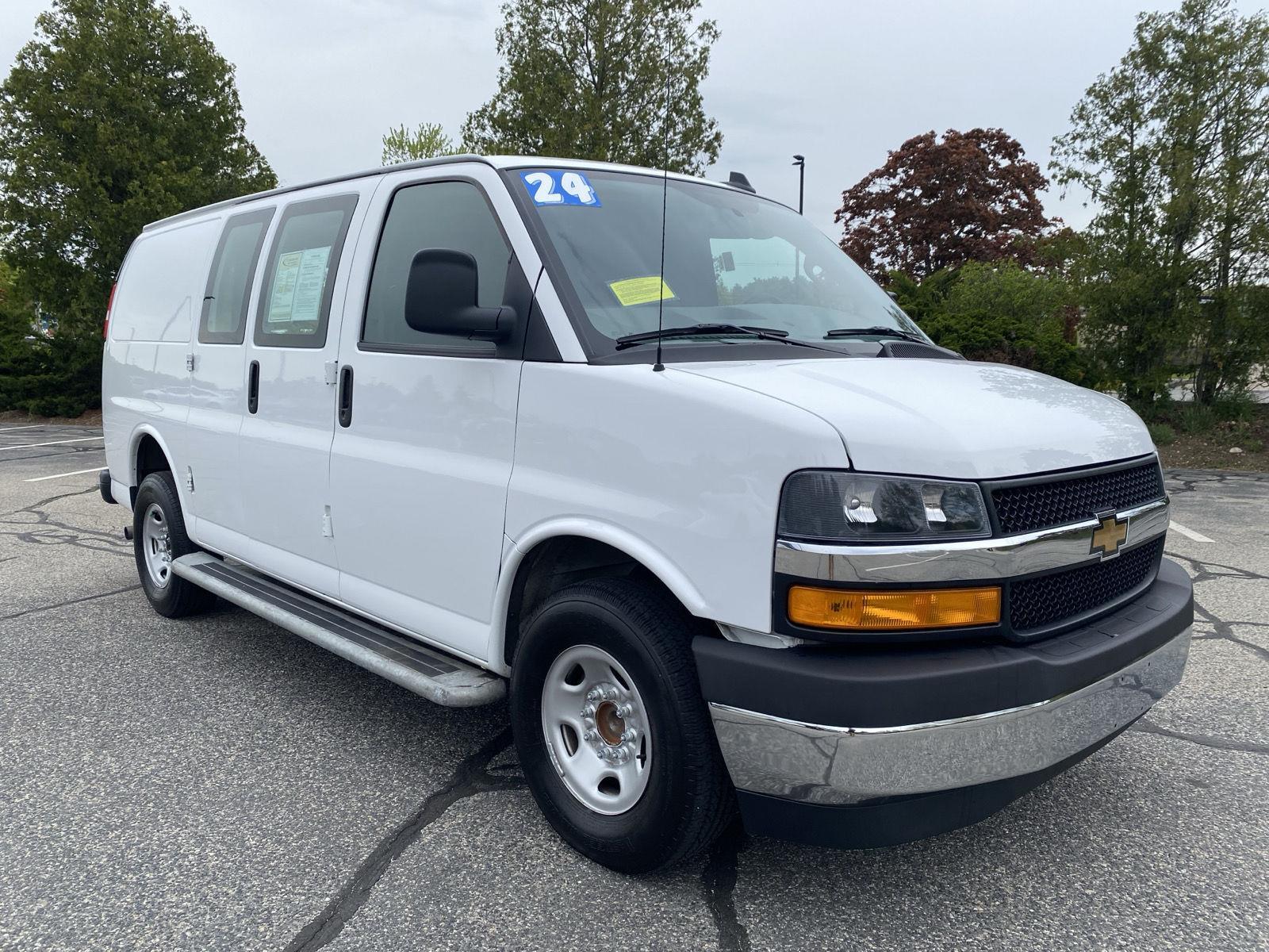 2024 Chevrolet Express 2500 Work Van HD's photo