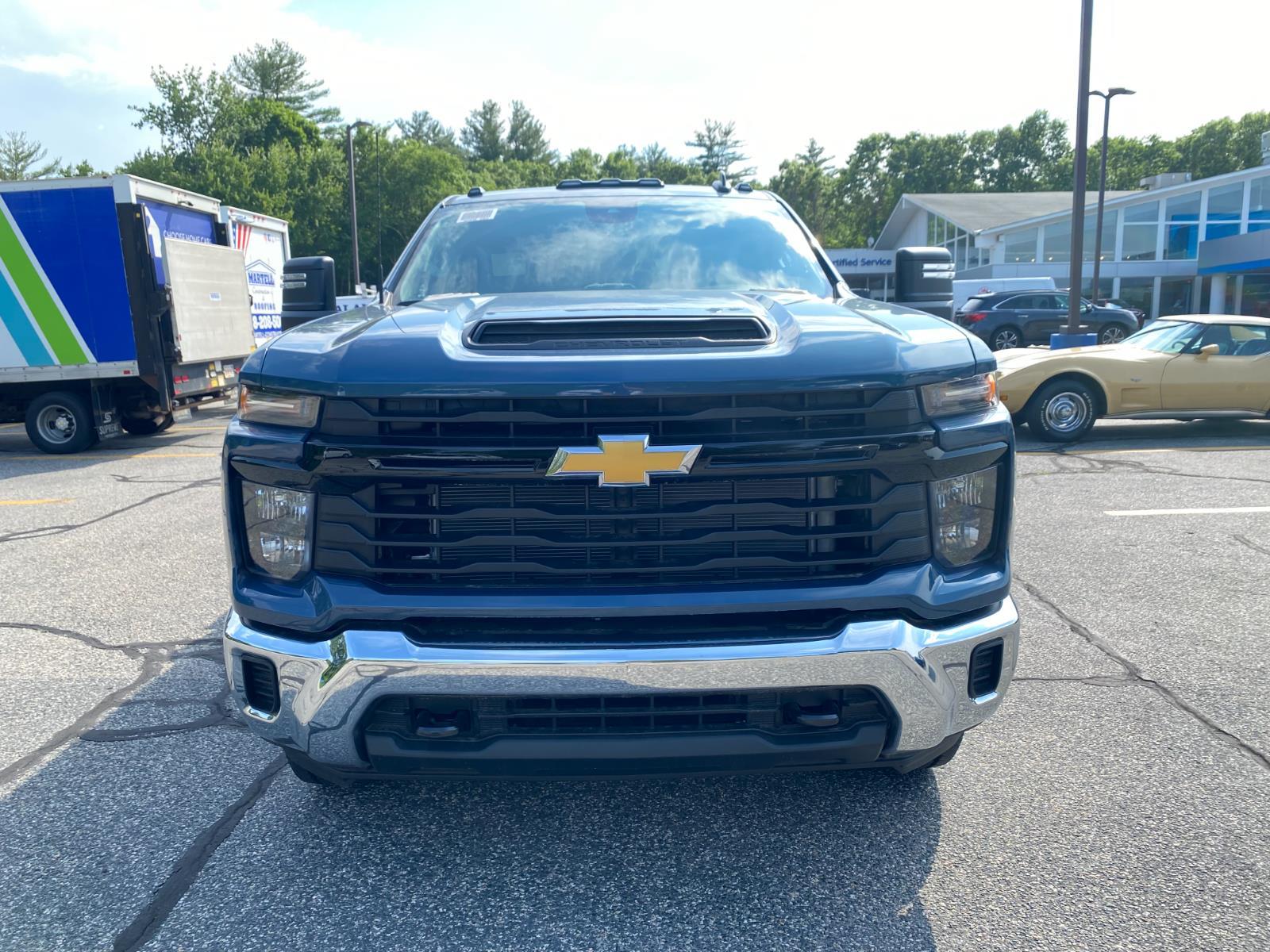 2024 Chevrolet Silverado 2500HD photo 2