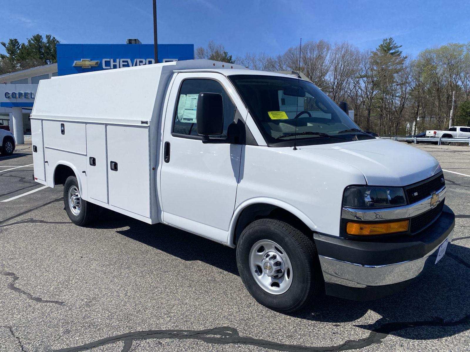 2024 Chevrolet Express Cutaway Base's photo