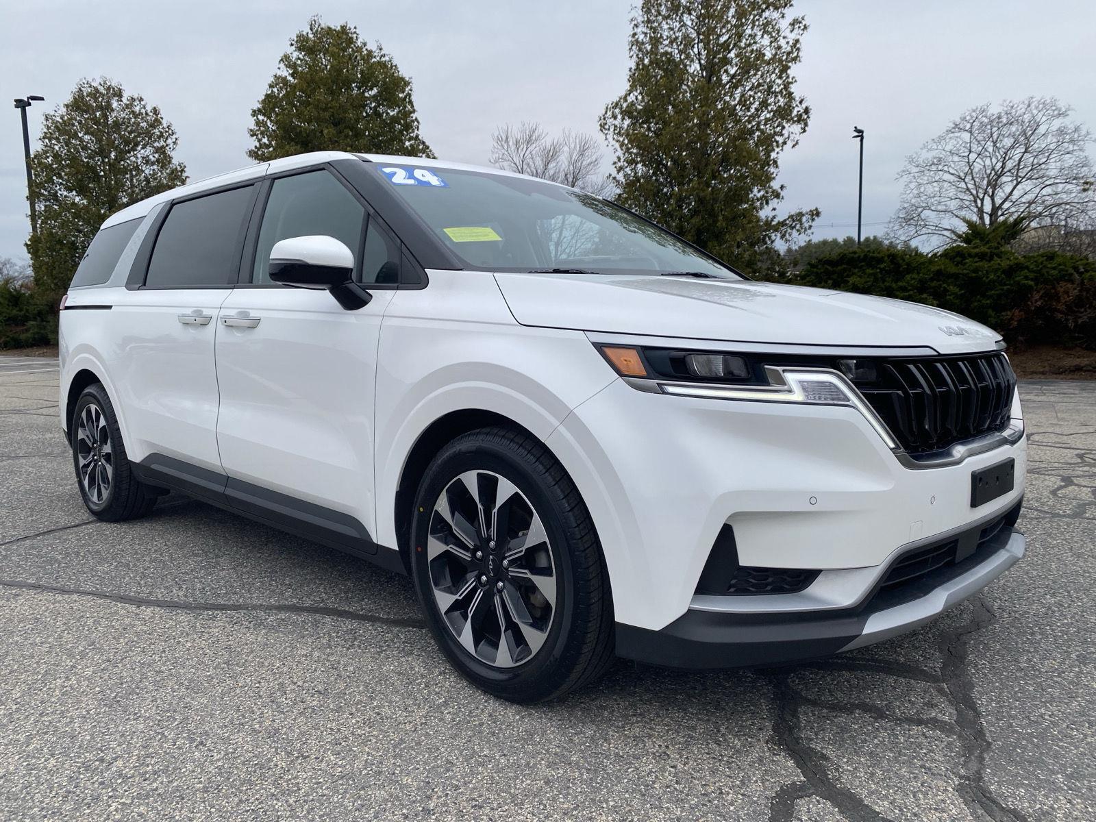 2024 Kia Sedona EX's photo