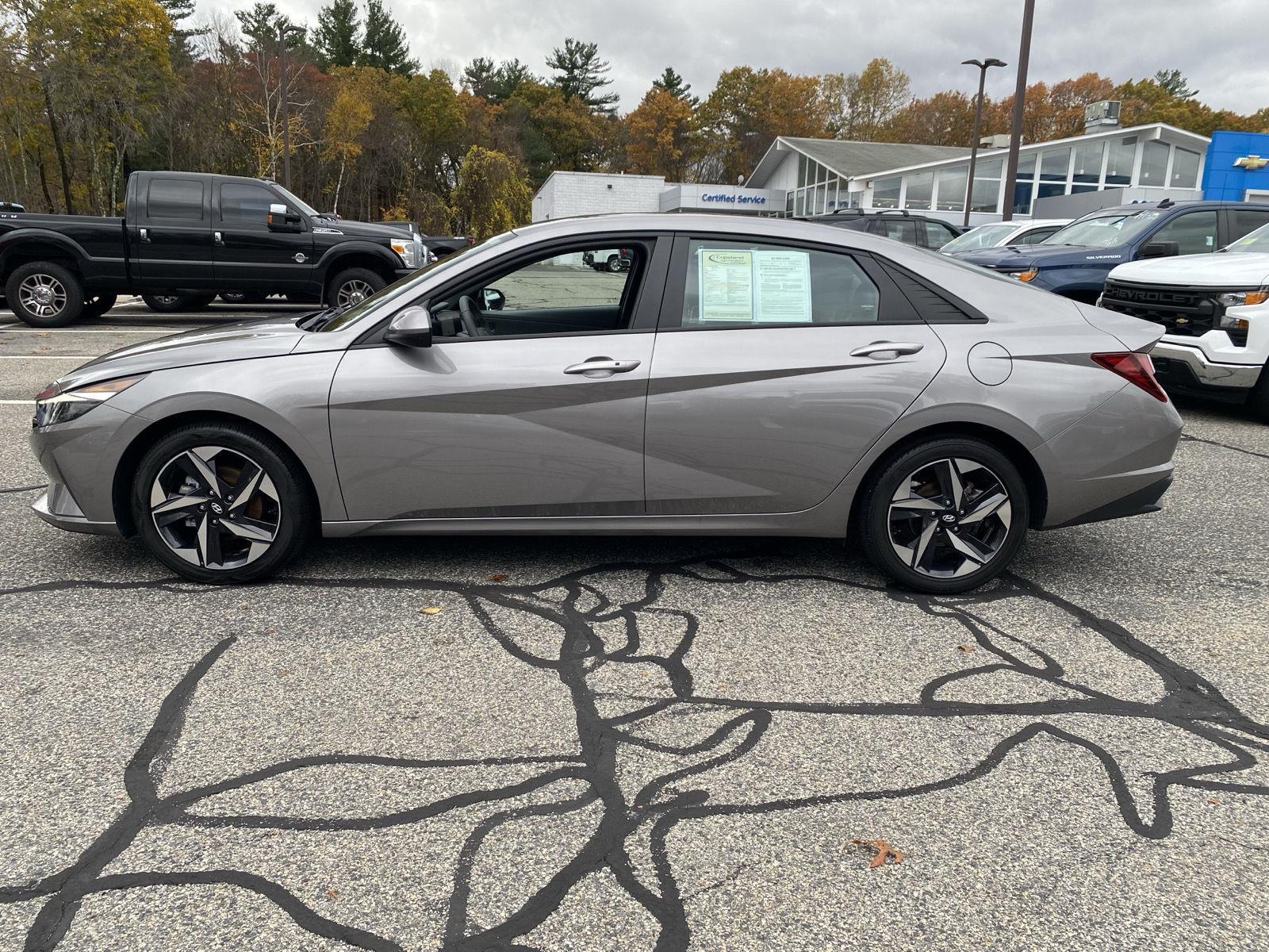 2023 Hyundai Elantra SEL photo 4