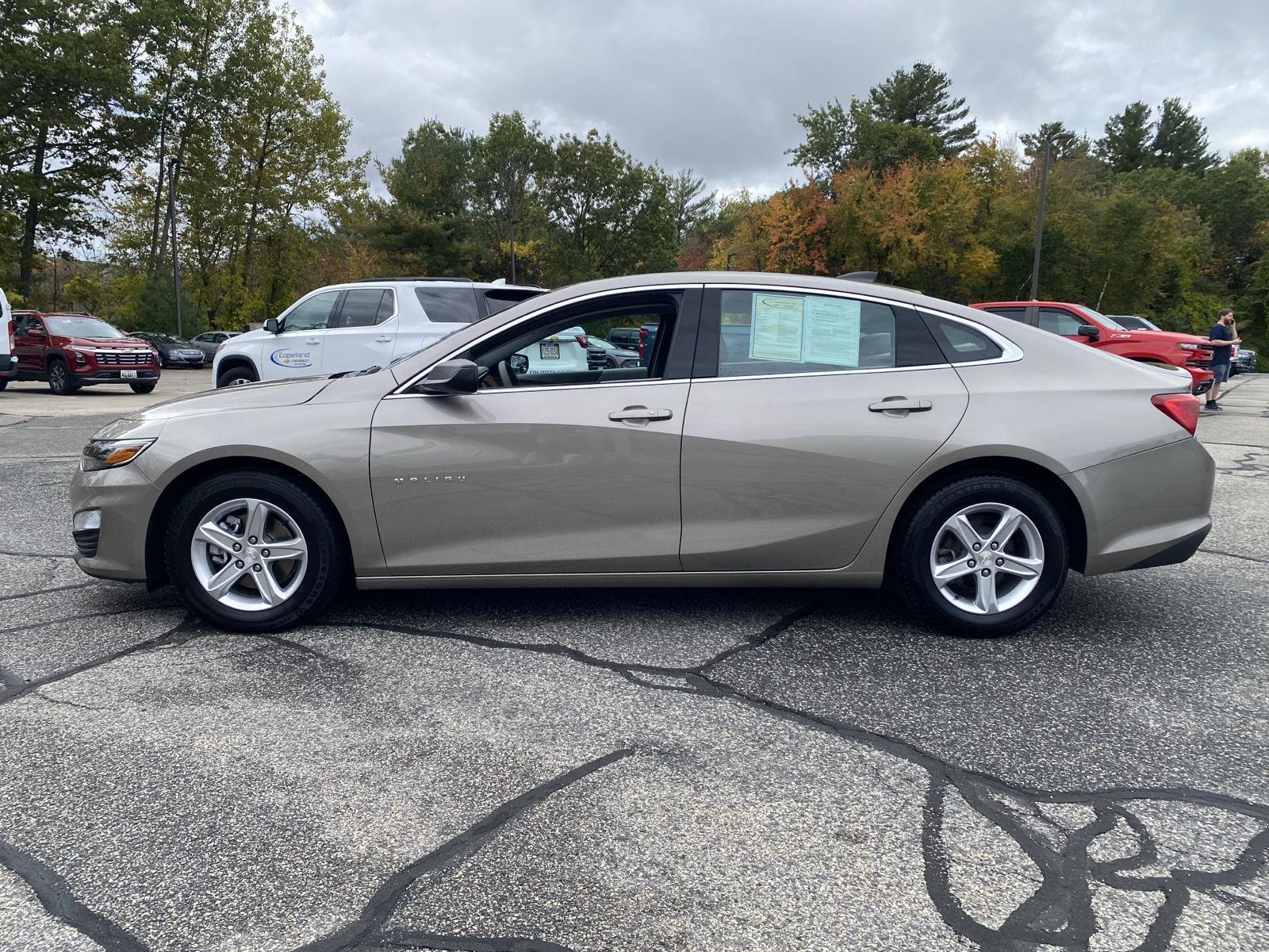 2022 Chevrolet Malibu LS photo 3