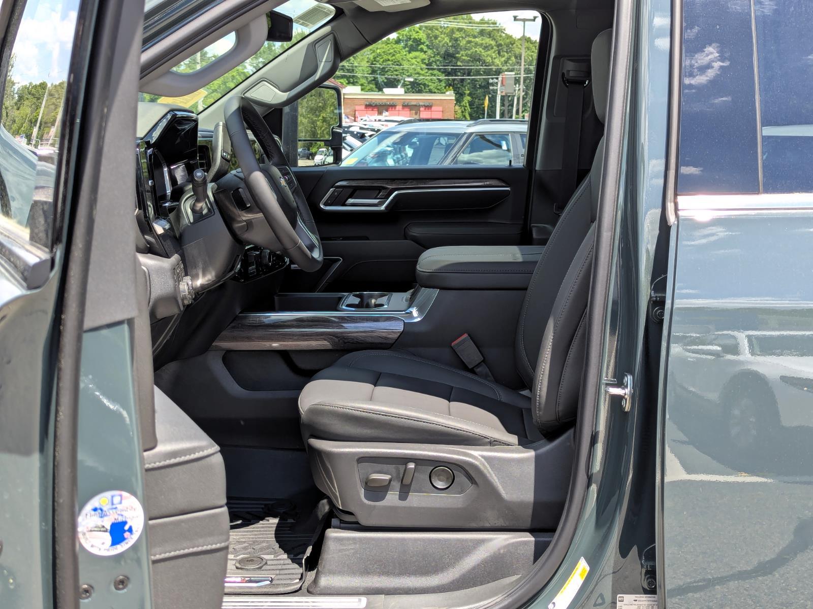 2026 Chevrolet Silverado 2500 HD LTZ - Photo 10