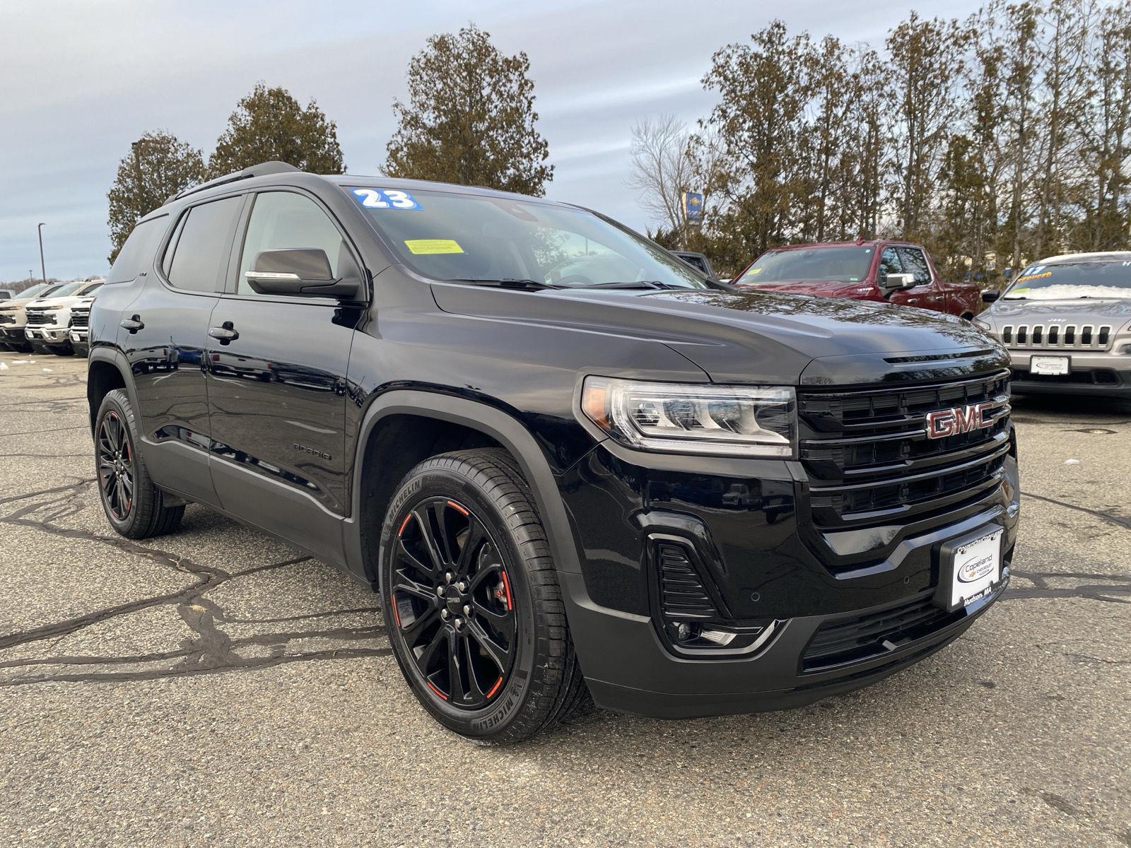 2023 GMC Acadia SLT's photo