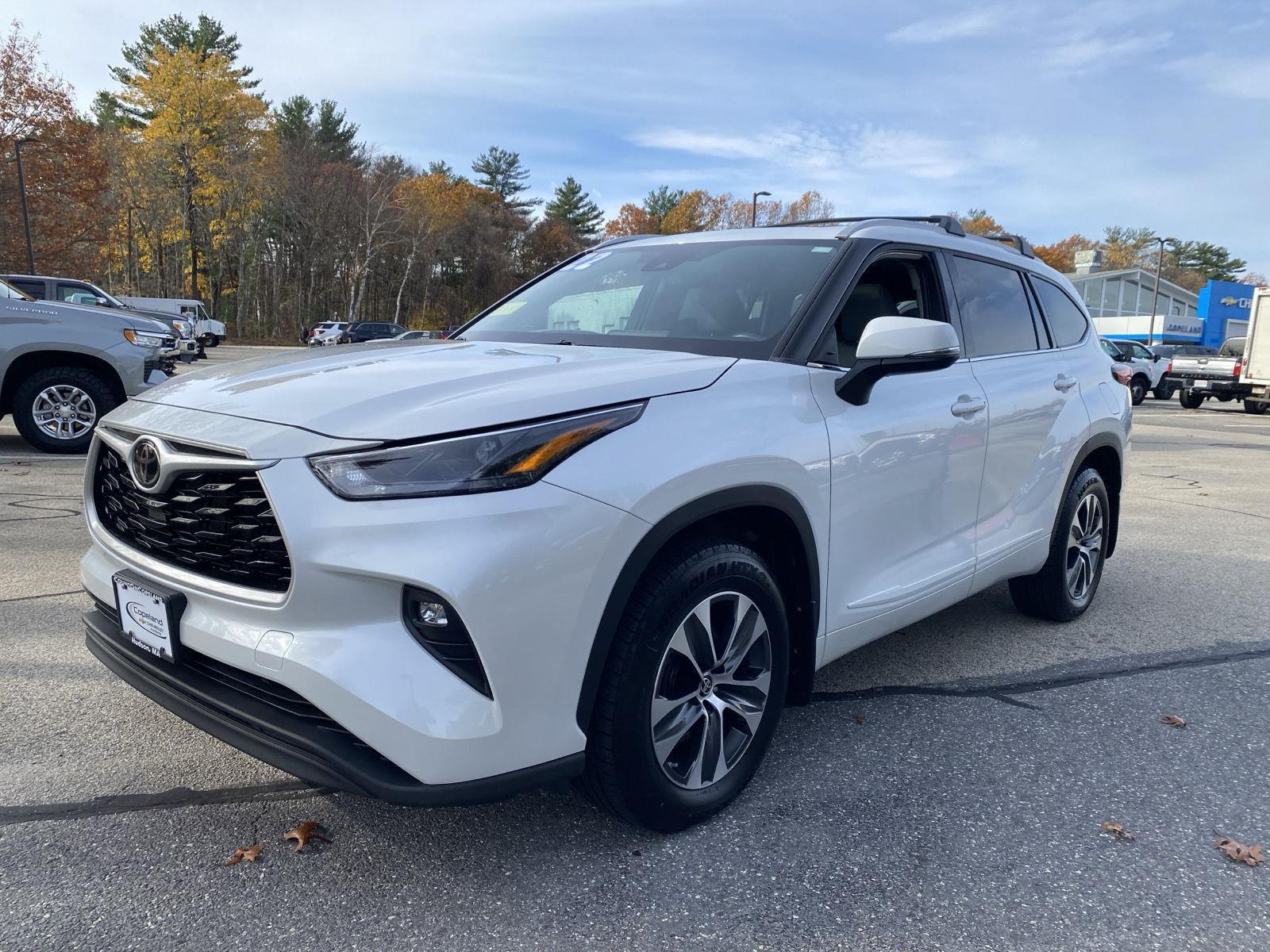 2022 Toyota Highlander XLE photo 3