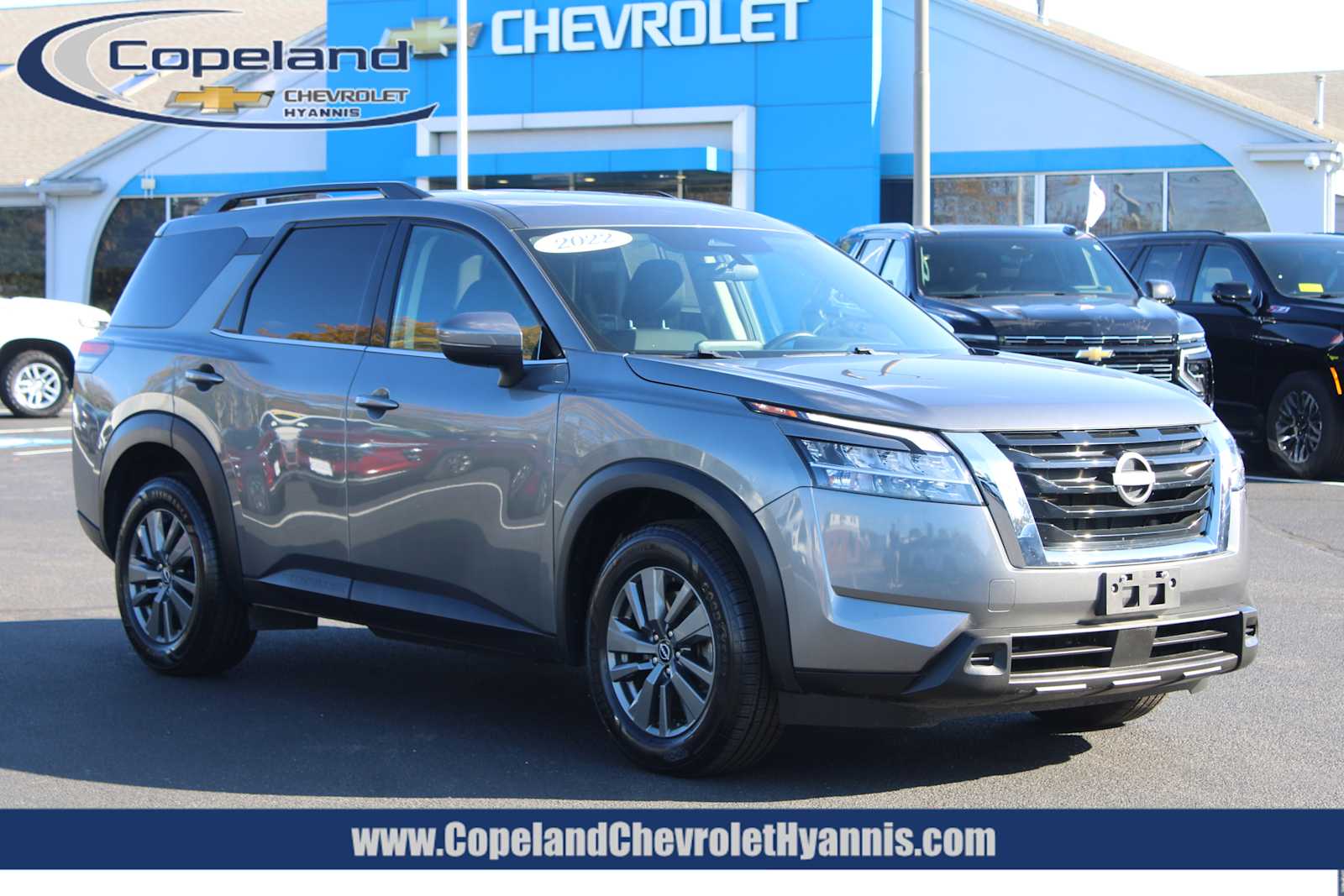 2022 Nissan Pathfinder SV's photo