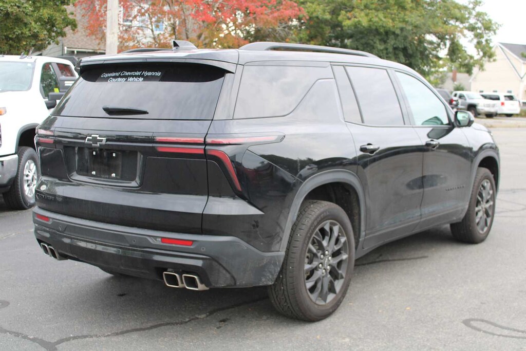 Used 2025 Chevrolet Traverse LT SUV