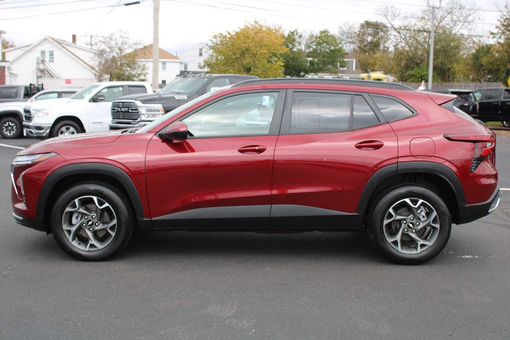 Used 2025 Chevrolet Trax LT SUV