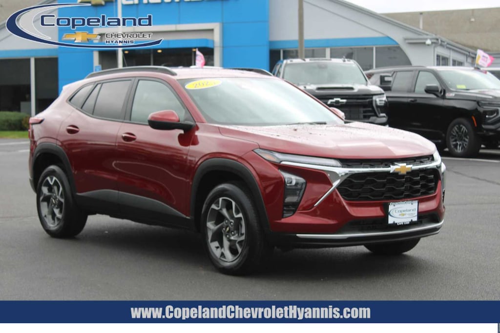 Used 2025 Chevrolet Trax LT SUV