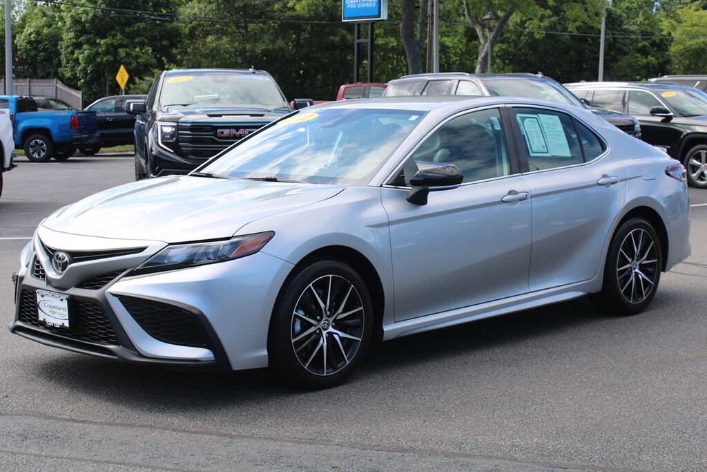Used 2022 Toyota Camry SE Sedan