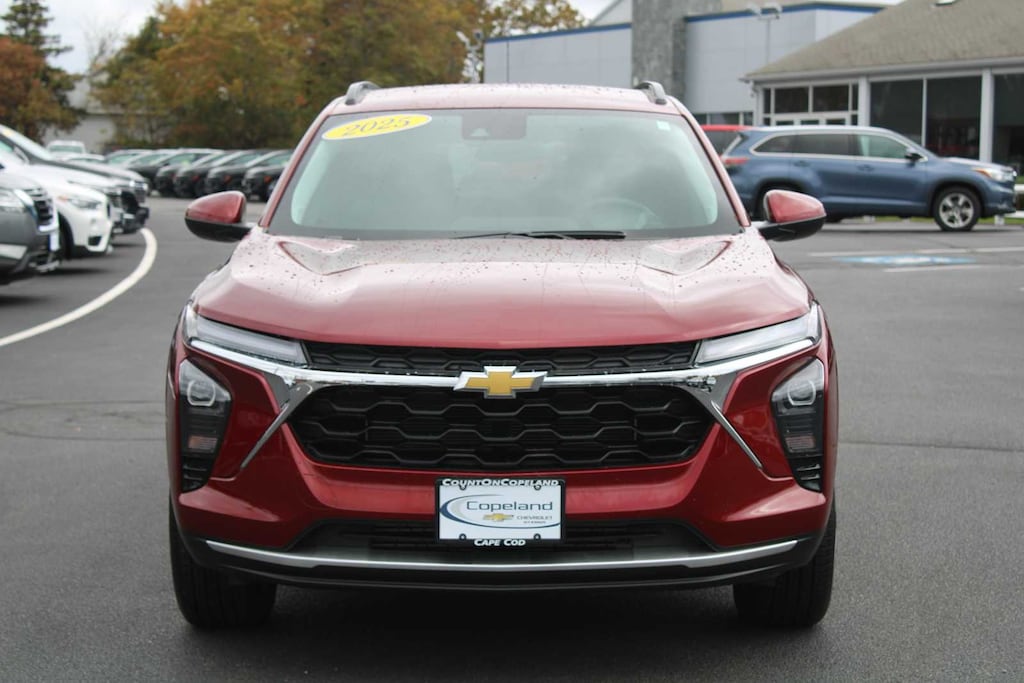 Used 2025 Chevrolet Trax LT SUV