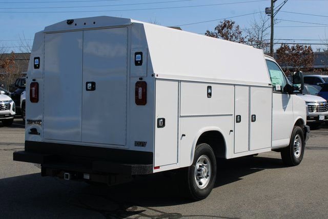 2024 Chevrolet Express Cutaway 3500 photo 4