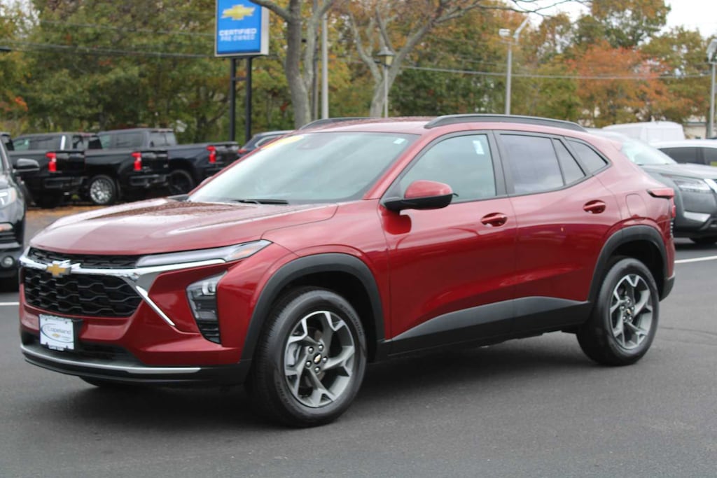 Used 2025 Chevrolet Trax LT SUV
