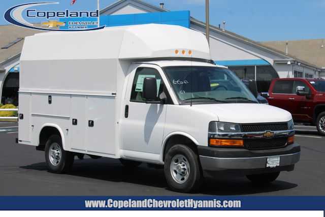 2025 Chevrolet Express Cutaway Base's photo