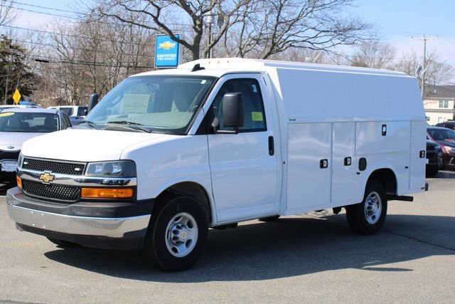 2024 Chevrolet Express Cutaway 3500 photo 2