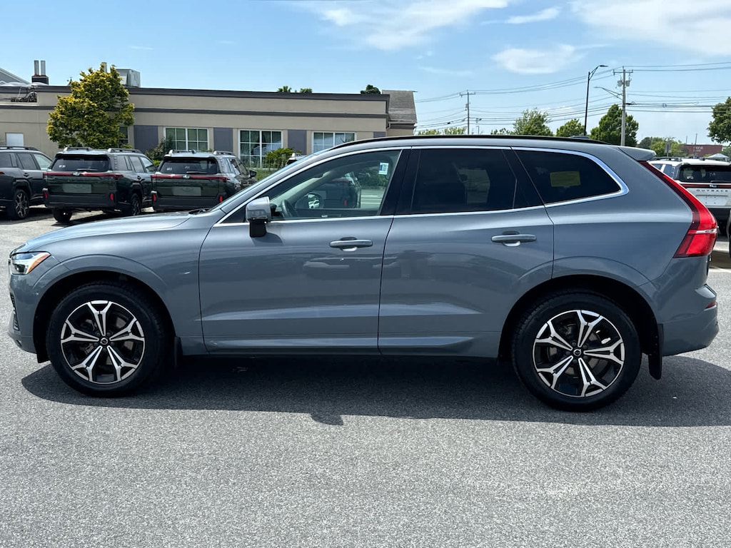 Used 2022 Volvo XC60 Momentum SUV