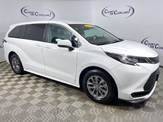 2023 Toyota Sienna LE