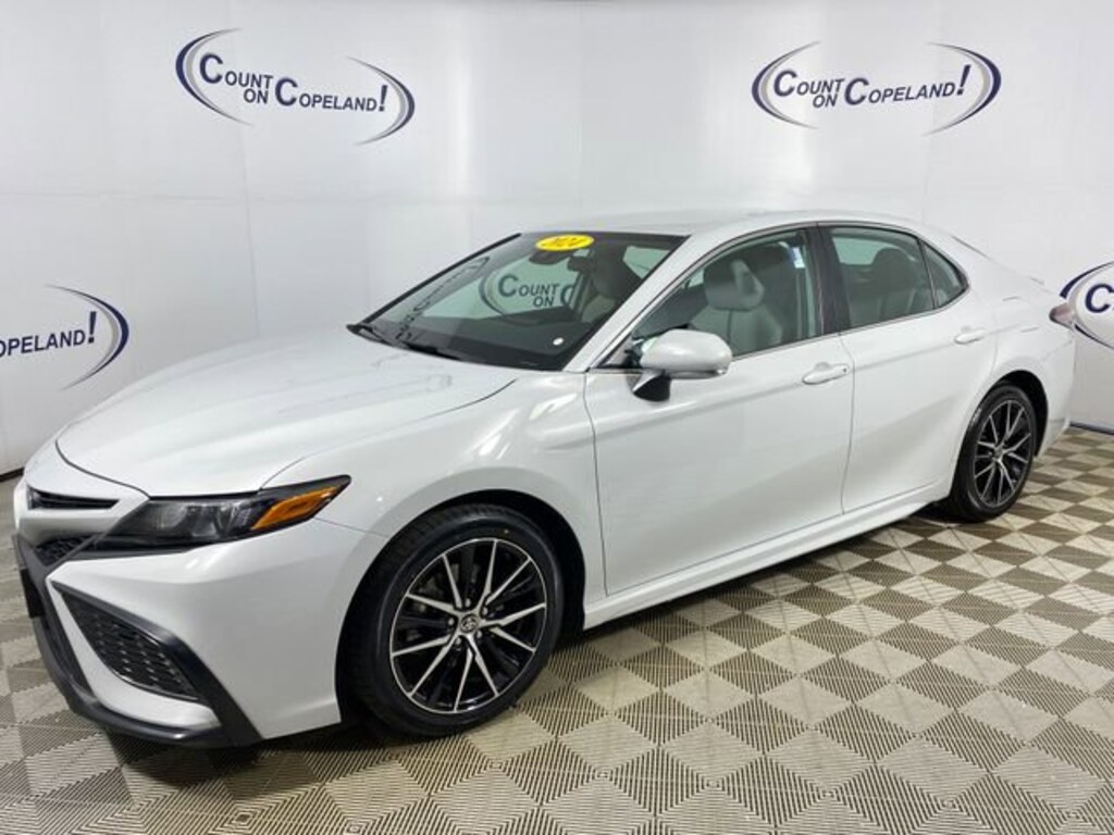 Used 2024 Toyota Camry SE Sedan