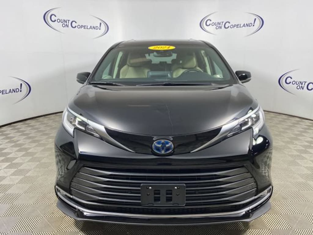 Certified 2021 Toyota Sienna Limited 7 Passenger Van