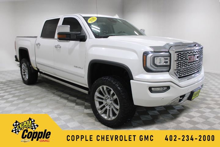 2016 GMC Sierra 4WD Crew Cab Short Box's photo