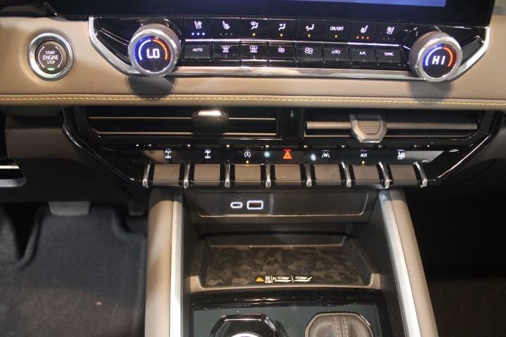 2026 Chevrolet Colorado ZR2 - Photo 33