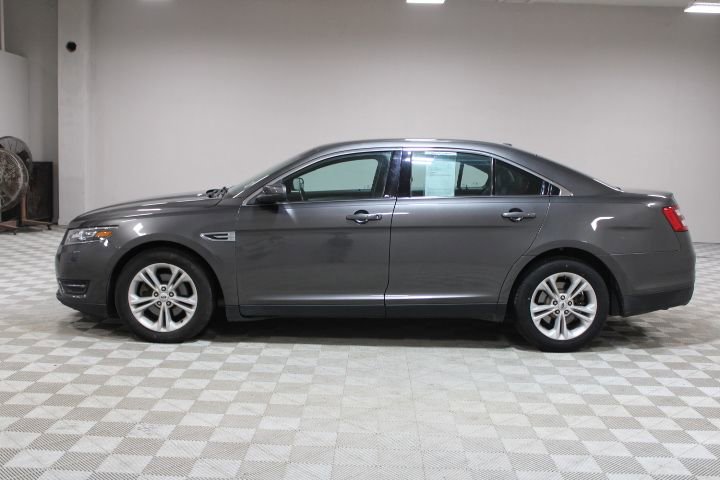 2018 Ford Taurus SEL photo 4