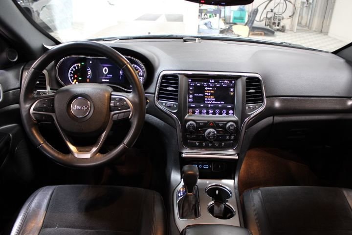 Used 2018 Jeep Grand Cherokee Altitude with VIN 1C4RJFAG8JC333128 for sale in Louisville, NE