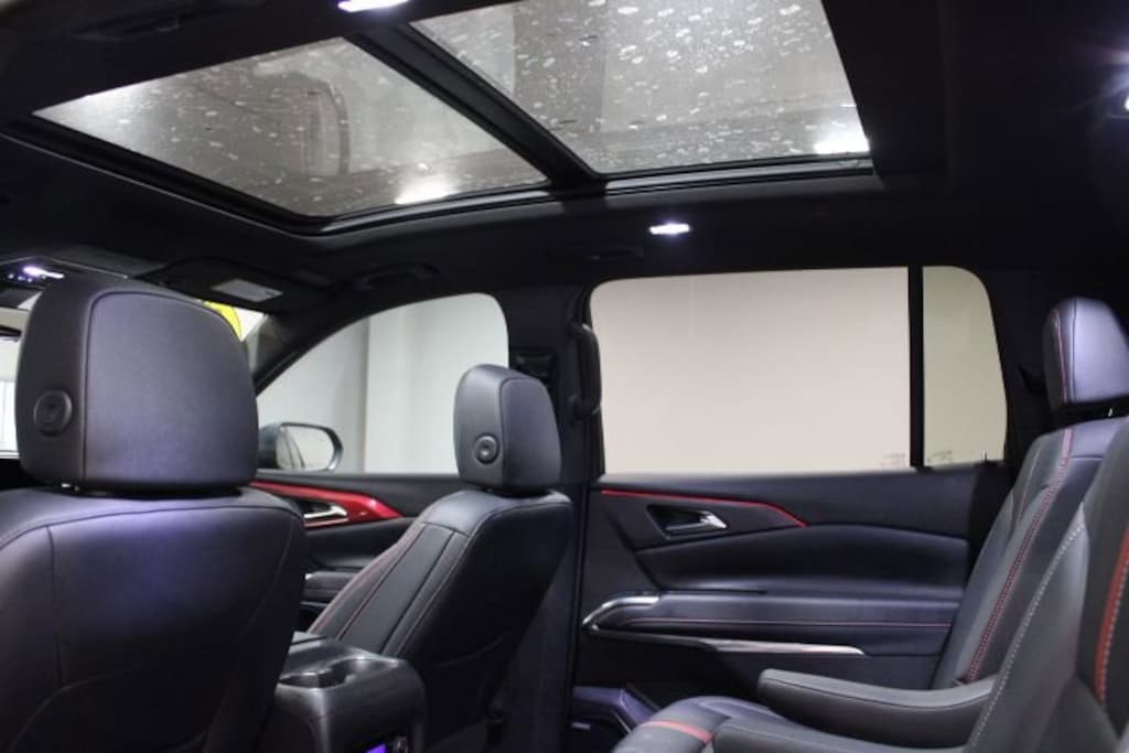 Used 2024 Chevrolet Traverse RS SUV