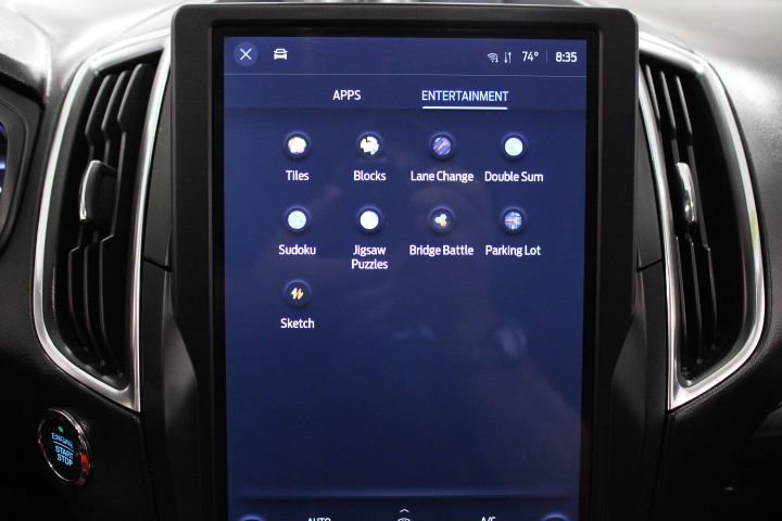 2024 Ford Edge Titanium photo 2