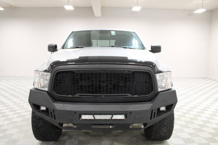 2016 Ram 1500 SLT photo 2