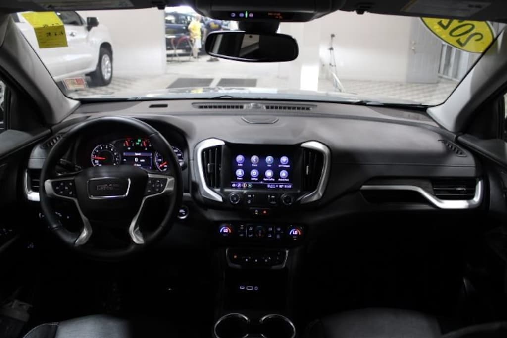 Used 2024 GMC Terrain SLT SUV