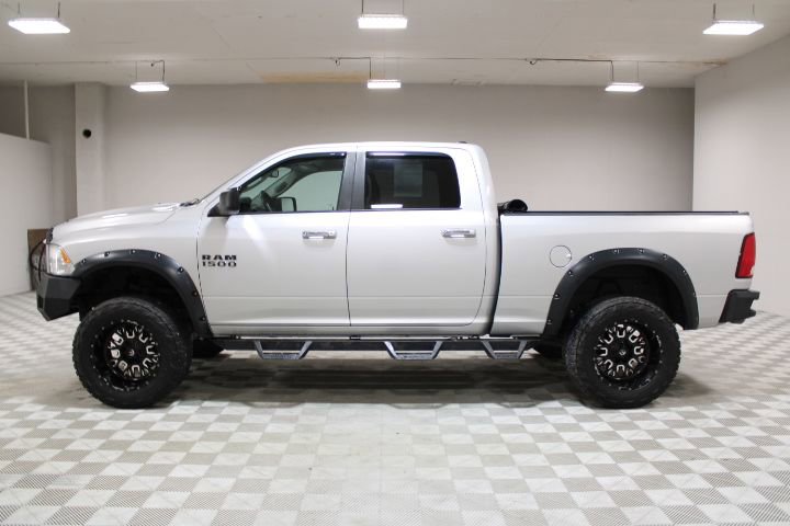 2016 Ram 1500 SLT photo 4