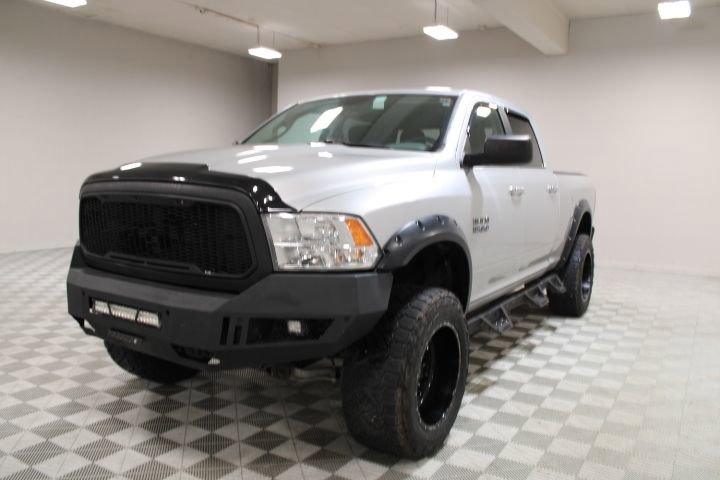 2016 Ram 1500 SLT photo 3
