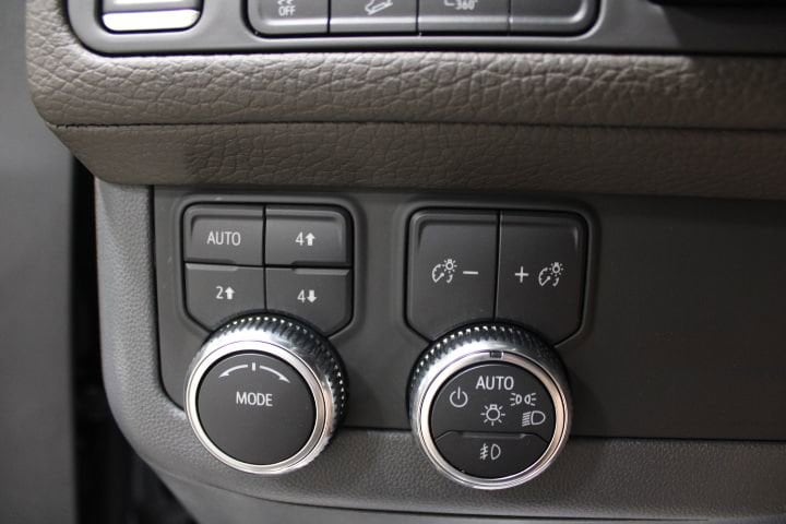 2023 GMC Yukon Denali - Photo 37