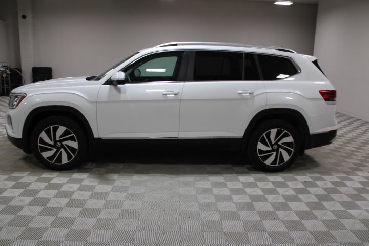 2024 Volkswagen Atlas SEL photo 4