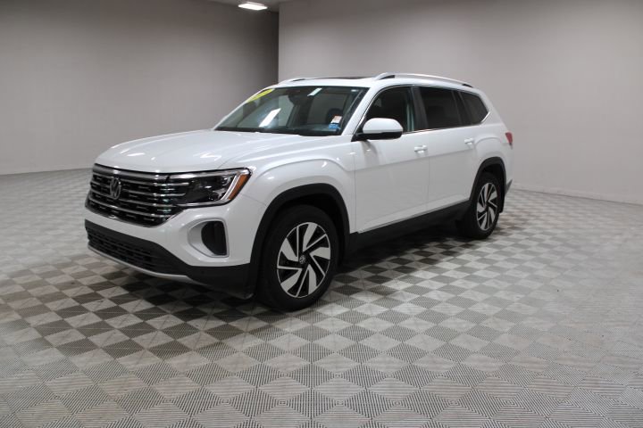 2024 Volkswagen Atlas SEL photo 3
