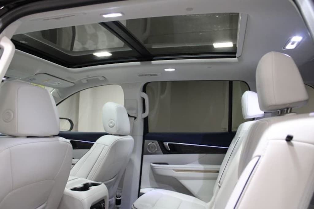 Used 2025 Buick Enclave Avenir SUV