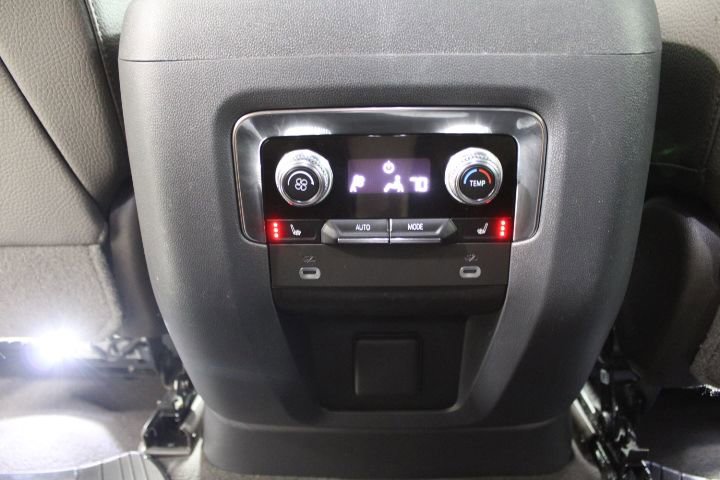 2023 GMC Yukon Denali - Photo 21