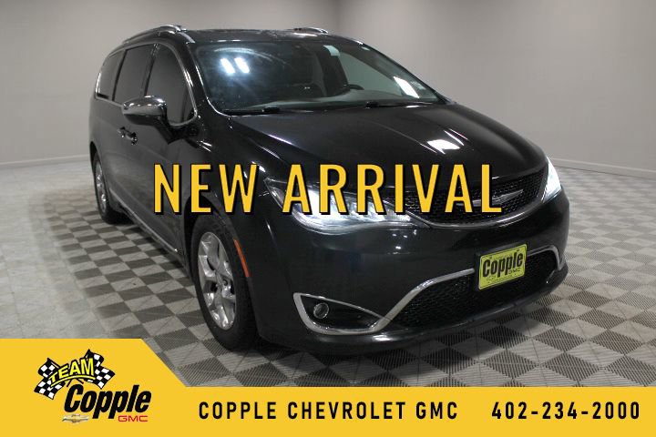 2018 Chrysler Pacifica Limited's photo