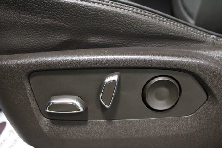 2023 GMC Yukon Denali - Photo 18