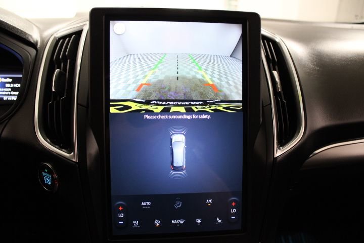 2024 Ford Edge Titanium photo 3