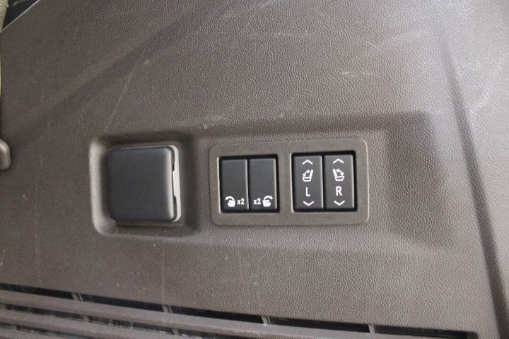 2023 GMC Yukon Denali - Photo 12