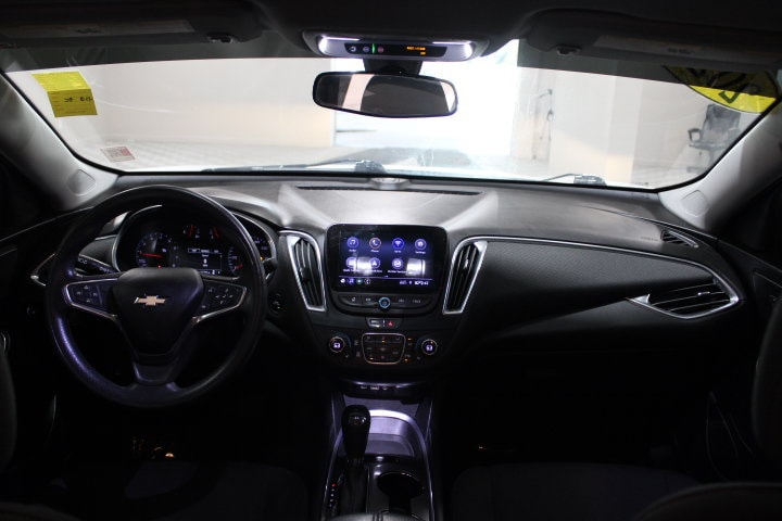 Used 2020 Chevrolet Malibu 1LT with VIN 1G1ZD5ST9LF028292 for sale in Louisville, NE