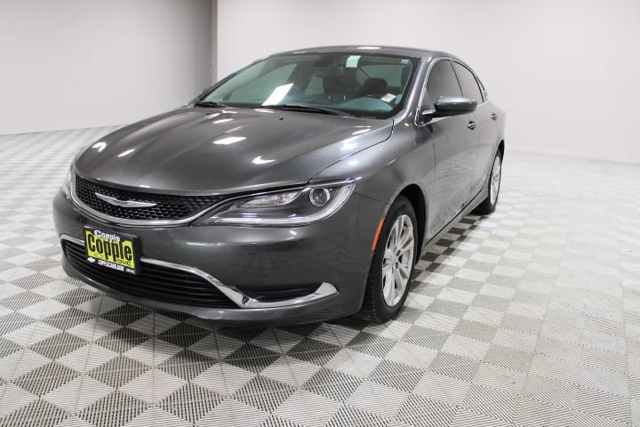 2015 Chrysler 200 Limited photo 2