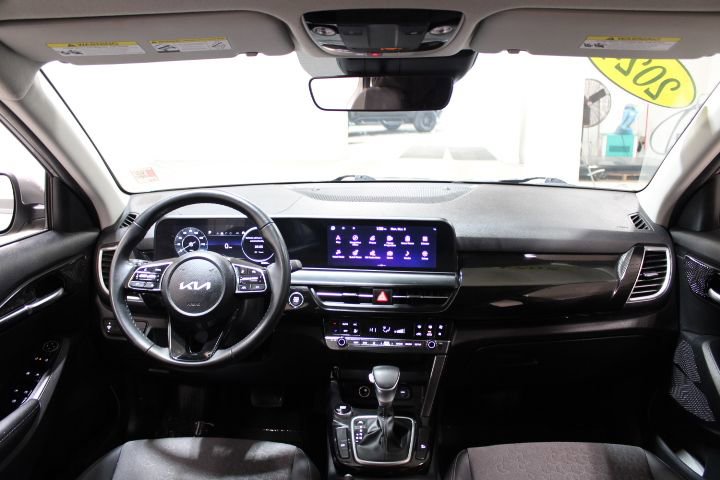 2024 Kia Seltos S photo 2