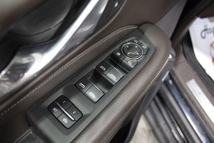 2023 GMC Yukon Denali - Photo 16