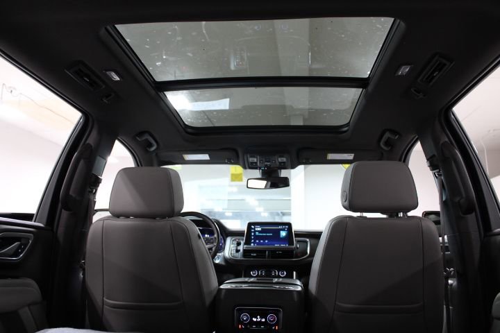 2022 Chevrolet Tahoe LT photo 2