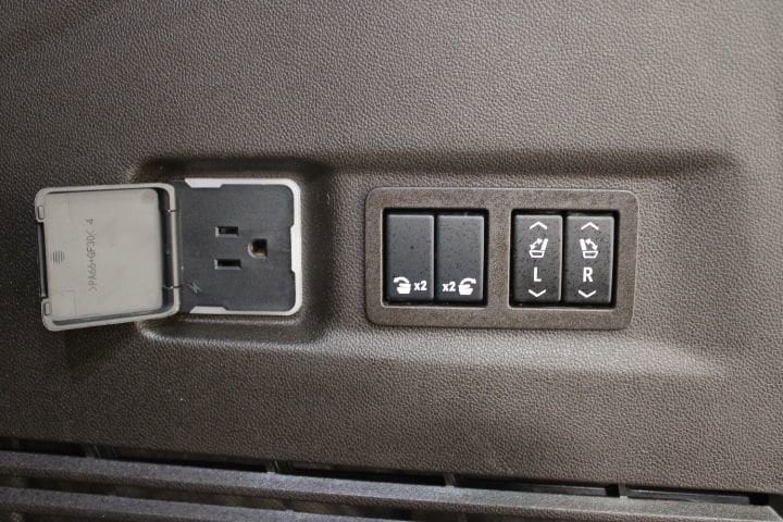 2024 GMC Yukon XL Denali - Photo 17