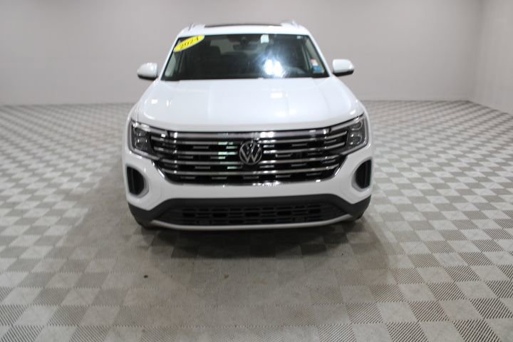 2024 Volkswagen Atlas SEL photo 2