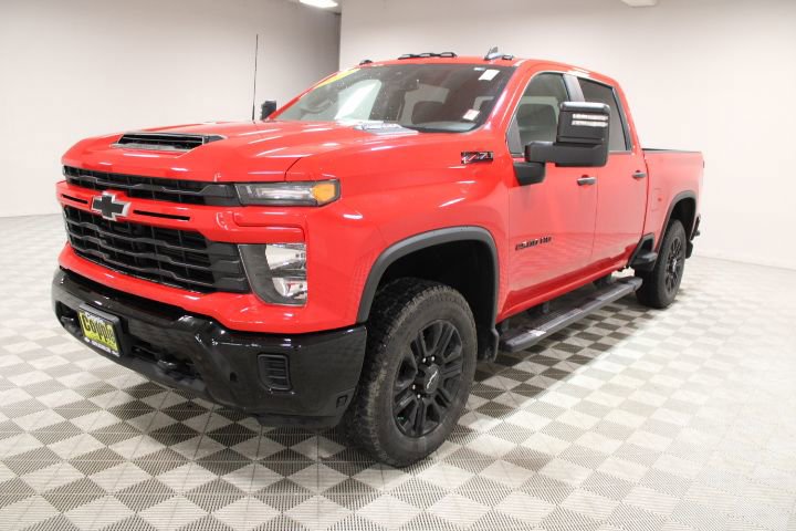 2024 Chevrolet Silverado 2500HD Custom photo 2